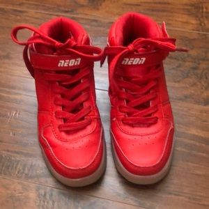 Girls tennis shoes.EUC Smoke/pet free home